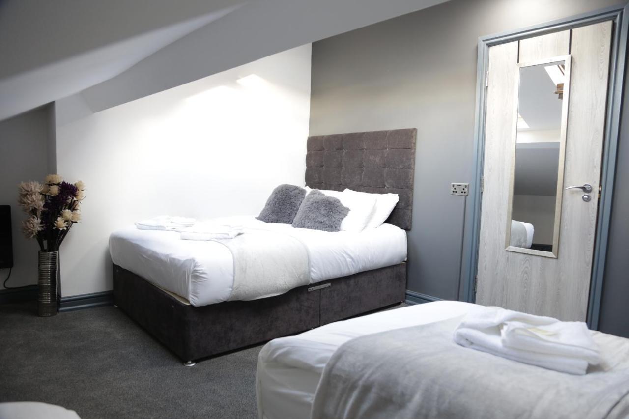 Park City Suites Hotel Manchester Exterior photo